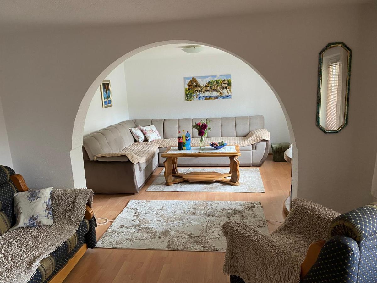 Villa Kuca Za Odmor Tarik à Cazin Extérieur photo